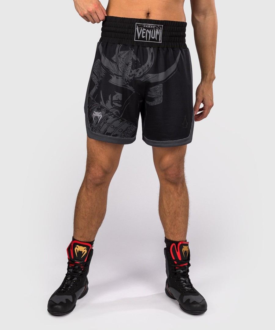 venum x assassin creed shadows nyrkkeilyshortsit - musta