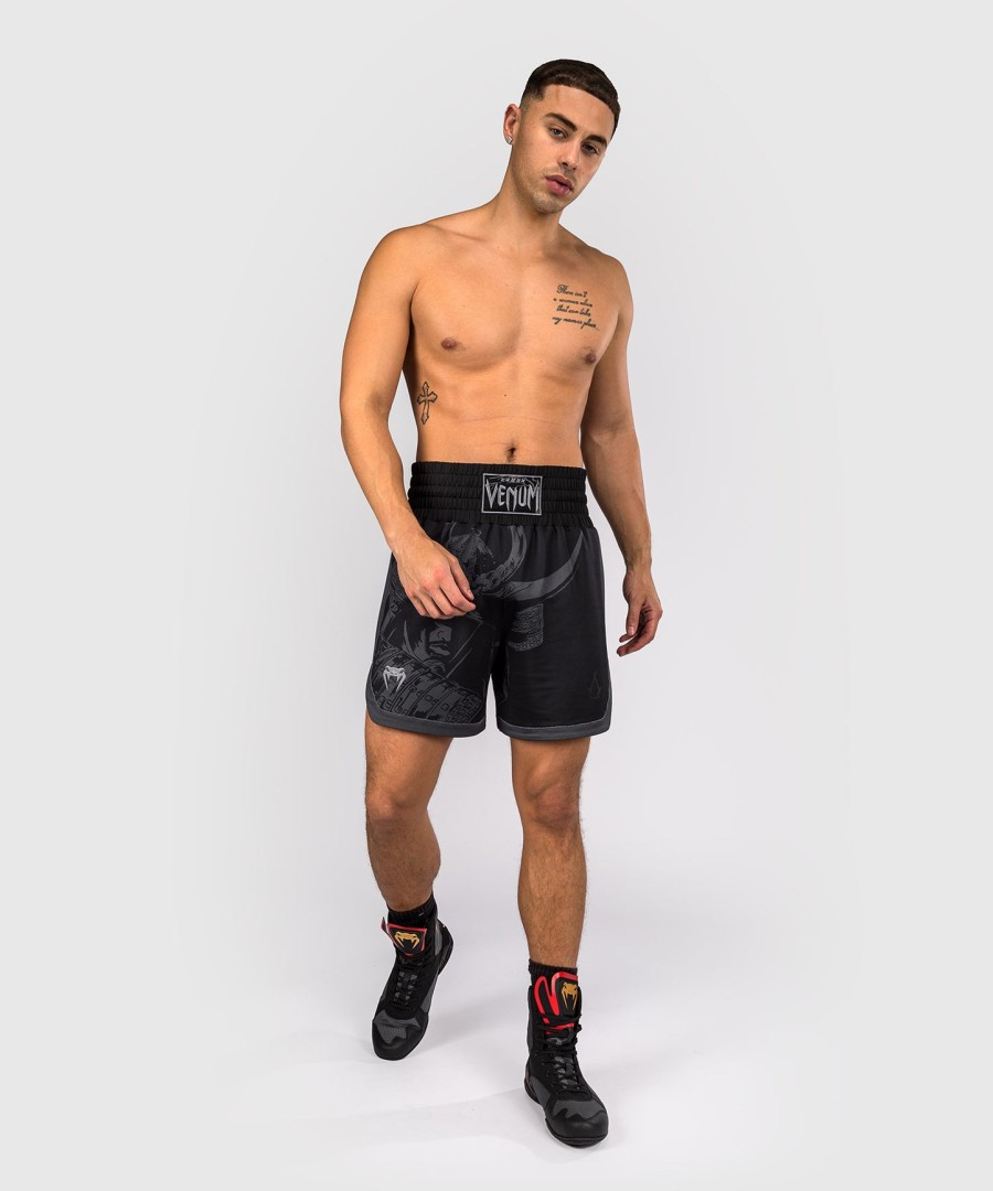 venum x assassin creed shadows nyrkkeilyshortsit - musta