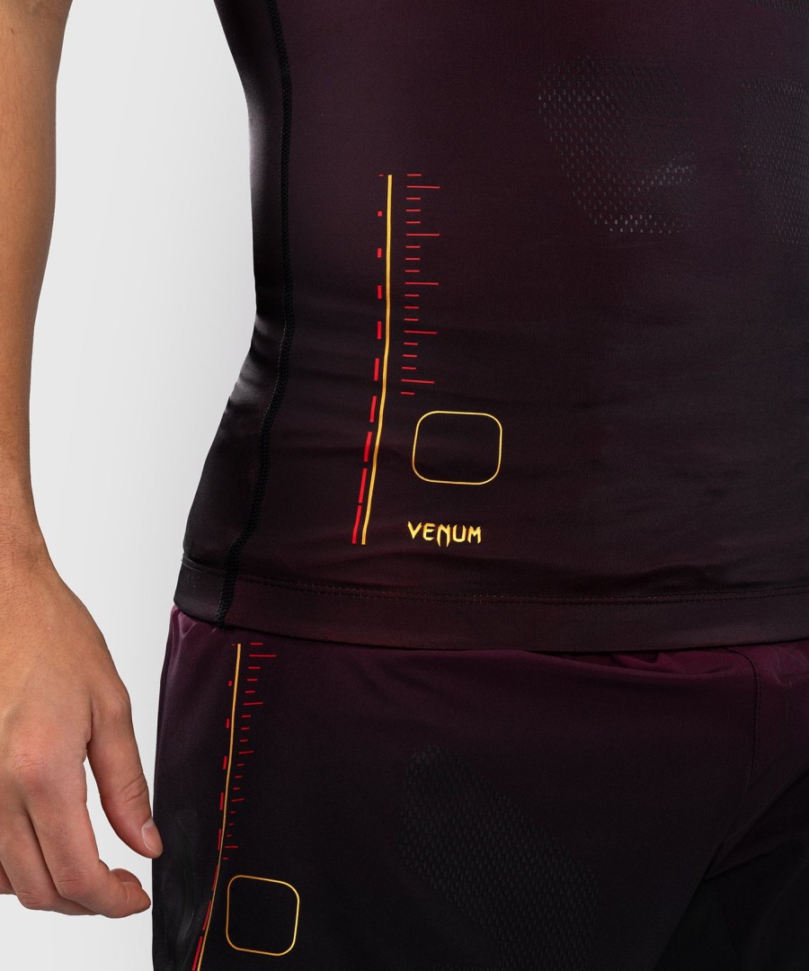venum tactical xt lyhythihainen rashguard - mustaviininpunainenkulta