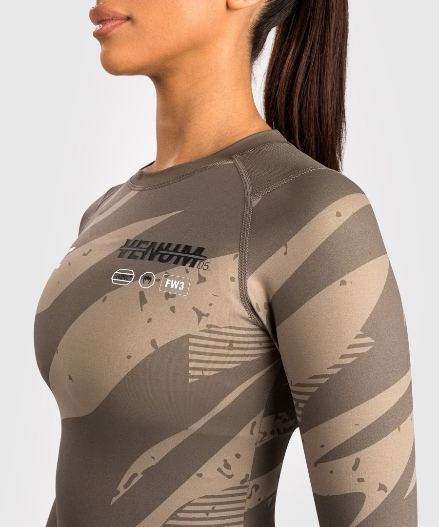 ufc adrenaline by venum fight week naisten performance pitkähihainen rashguard - aavikkomaastokuvio