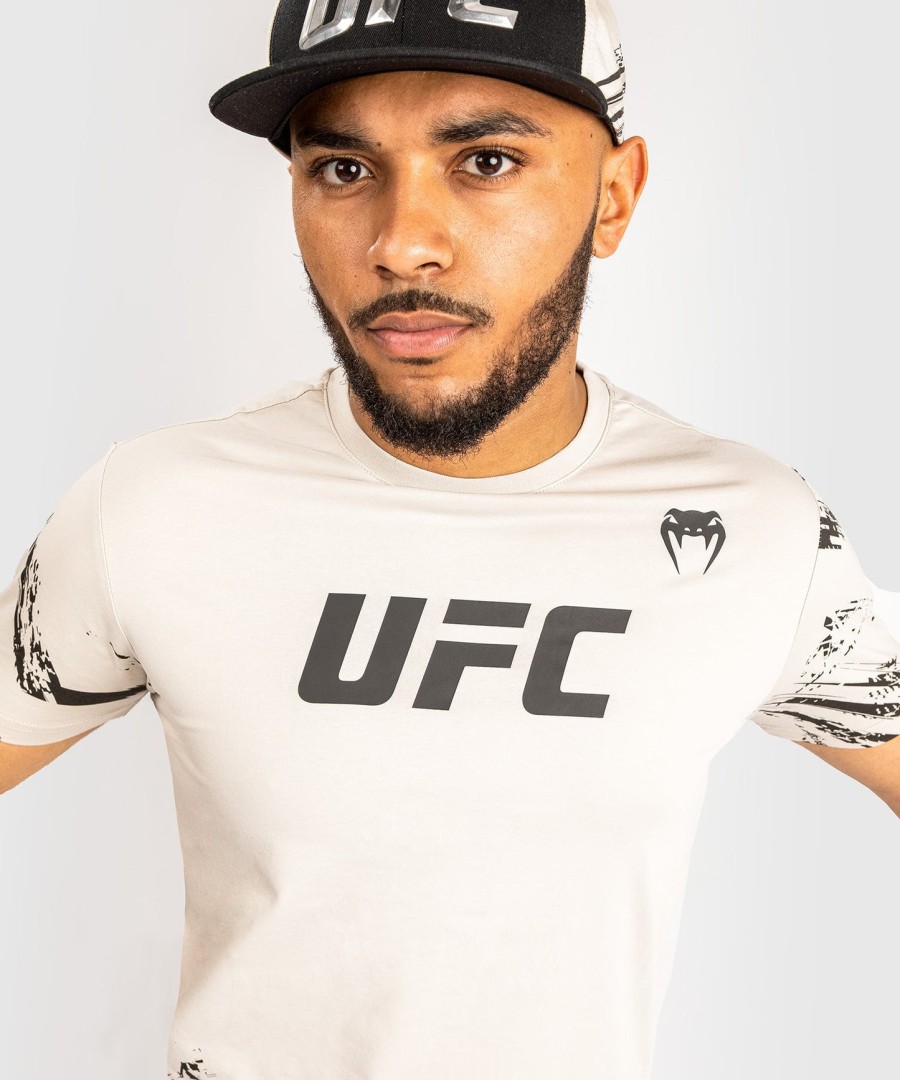 ufc venum authentic fight week miesten 2.0 lyhythihainen t-paita - hiekka