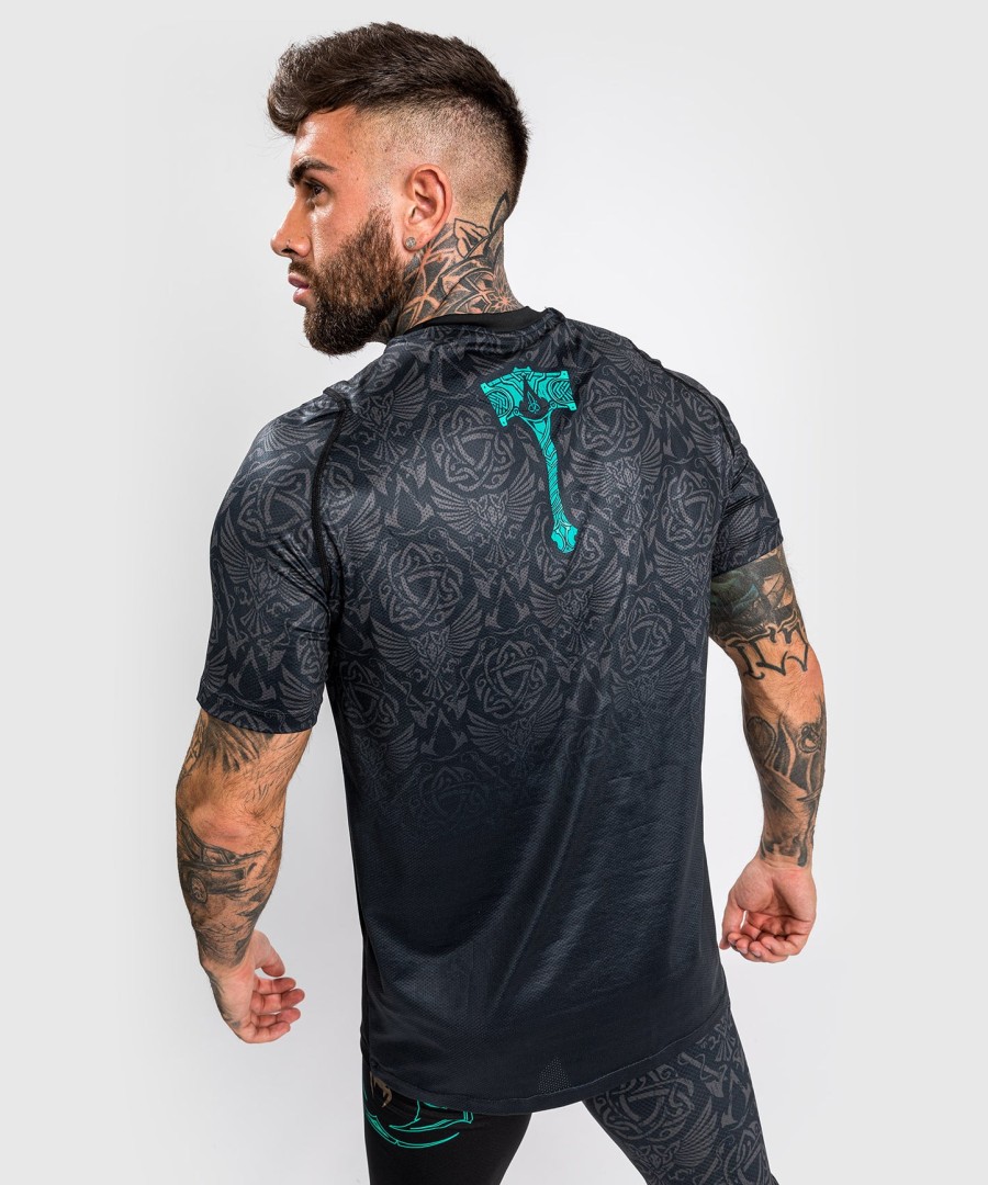 venum assassin creed reloaded dry tekninen t-paita - musta