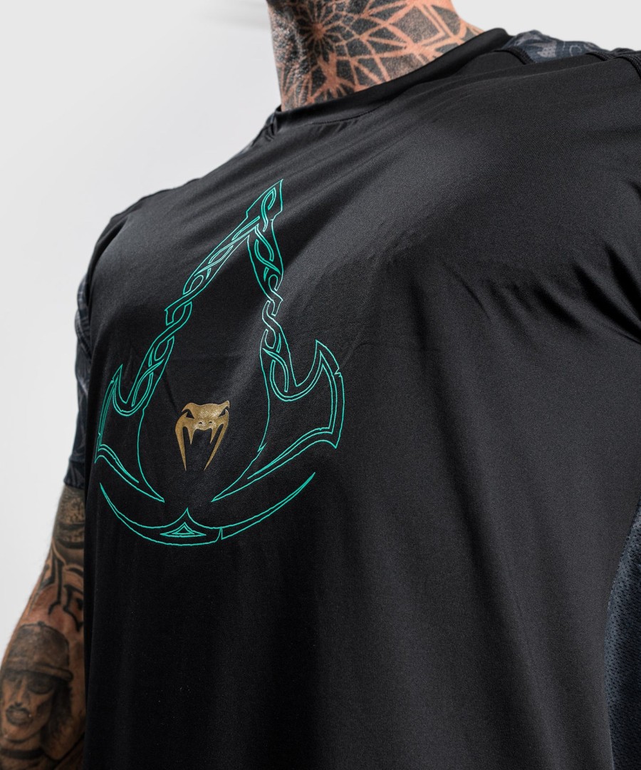 venum assassin creed reloaded dry tekninen t-paita - musta