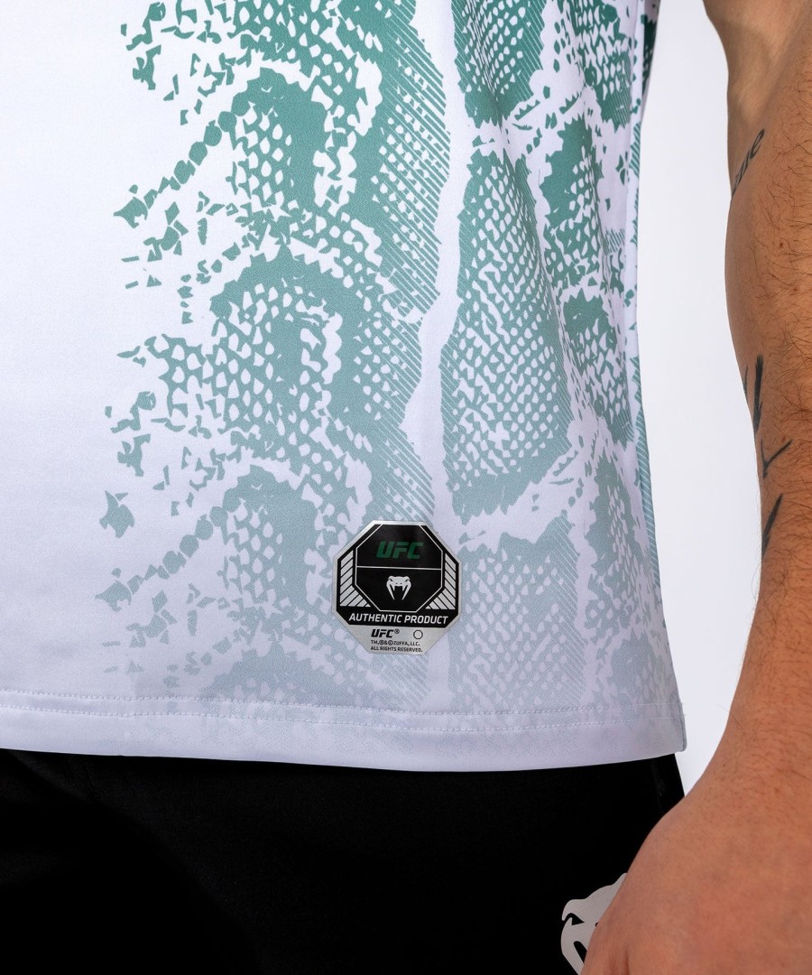 ufc adrenaline by venum authentic fight night miesten pelipaita - emerald edition - valkoinenvihreä