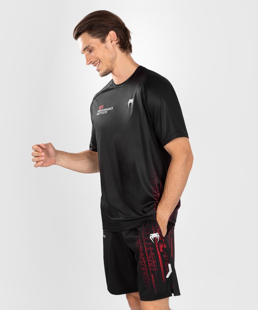 ufc venum performance institute 2.0 miesten dry-tech paita - mustapunainen