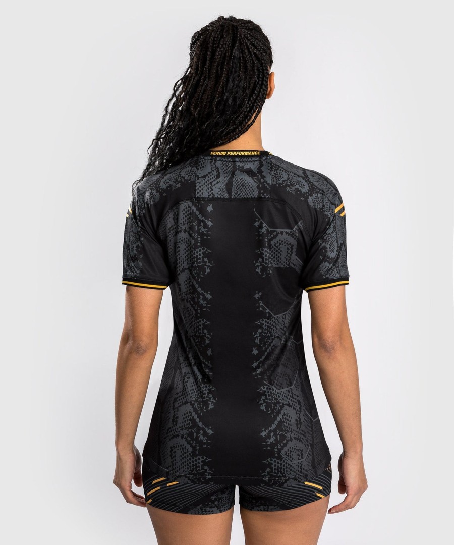ufc adrenaline by venum authentic fight night -naisten ulosmarssipelipaita - mestari