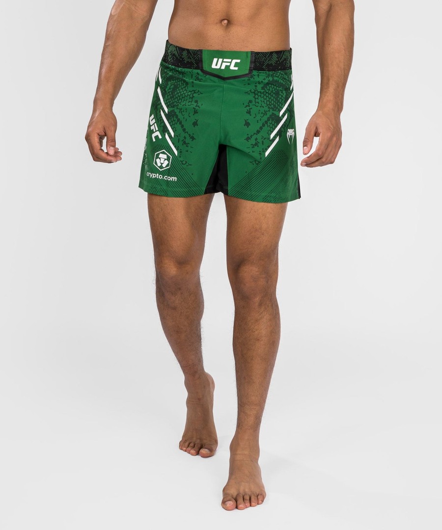 ufc adrenaline by venum authentic fight night miesten kamppailushortsit - lyhyt istuvuus - vihreä