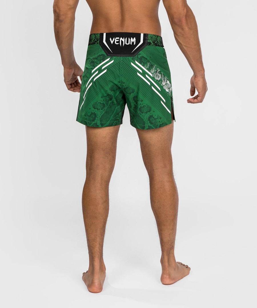 ufc adrenaline by venum authentic fight night miesten kamppailushortsit - lyhyt istuvuus - vihreä