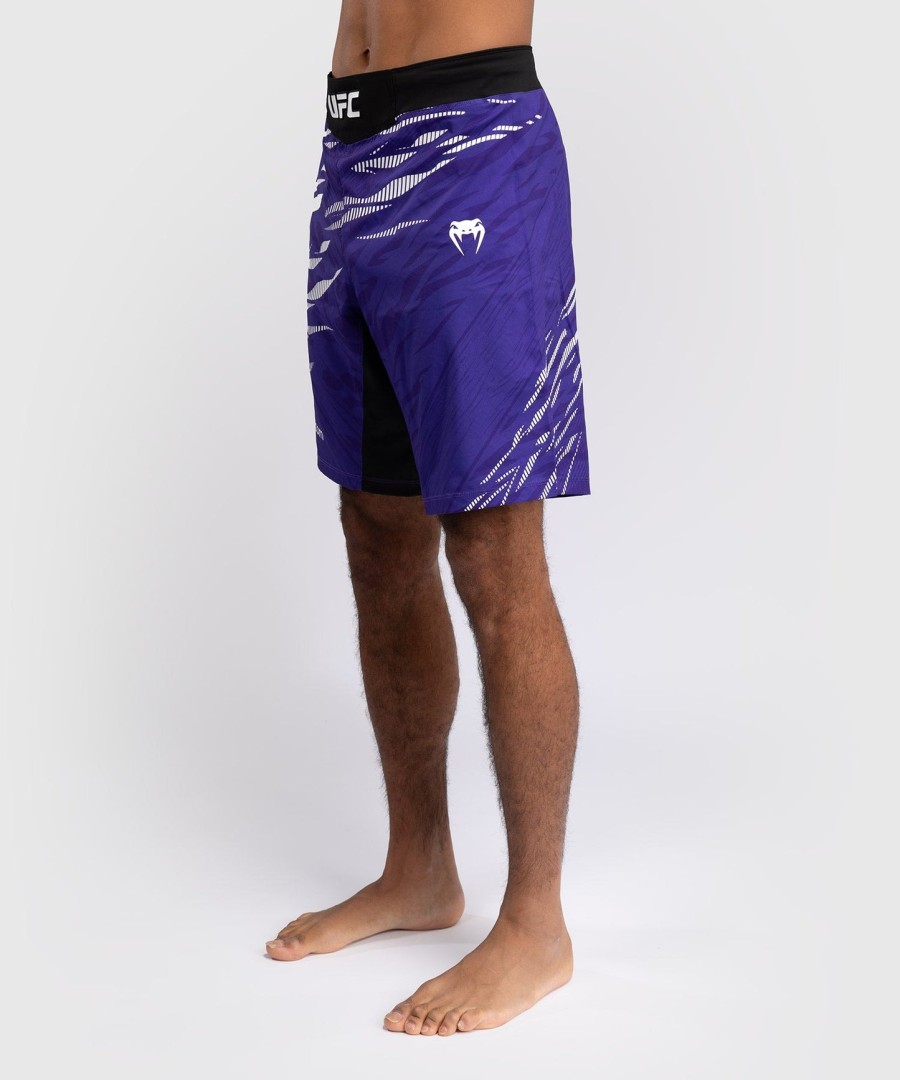 ufc fusion by venum authentic fight night miesten taistelushortsit - pitkä malli - violetti