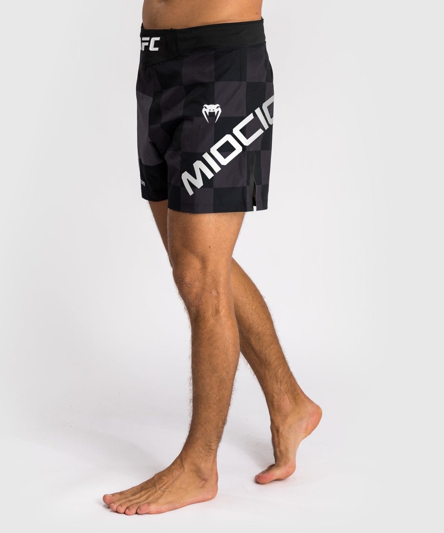 miesten ufc unrivered by venum mustat stipe miocic -shortsit taisteluun
