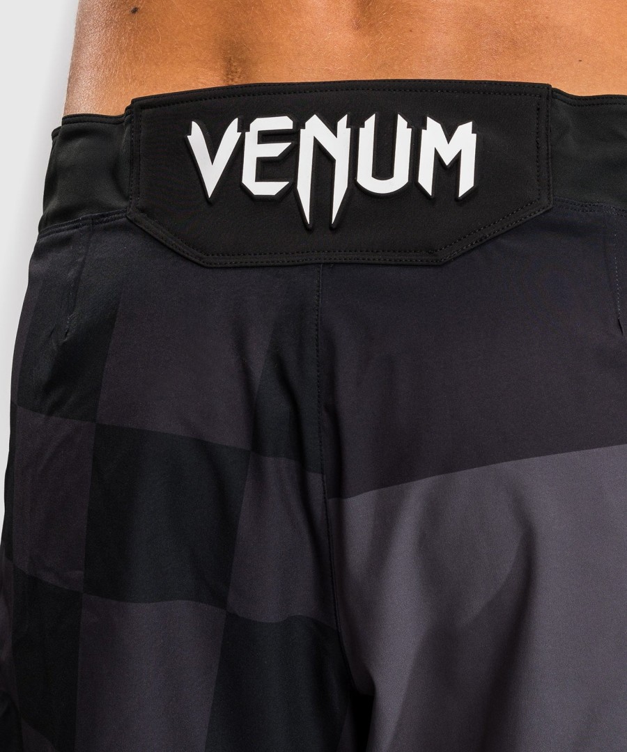 miesten ufc unrivered by venum mustat stipe miocic -shortsit taisteluun
