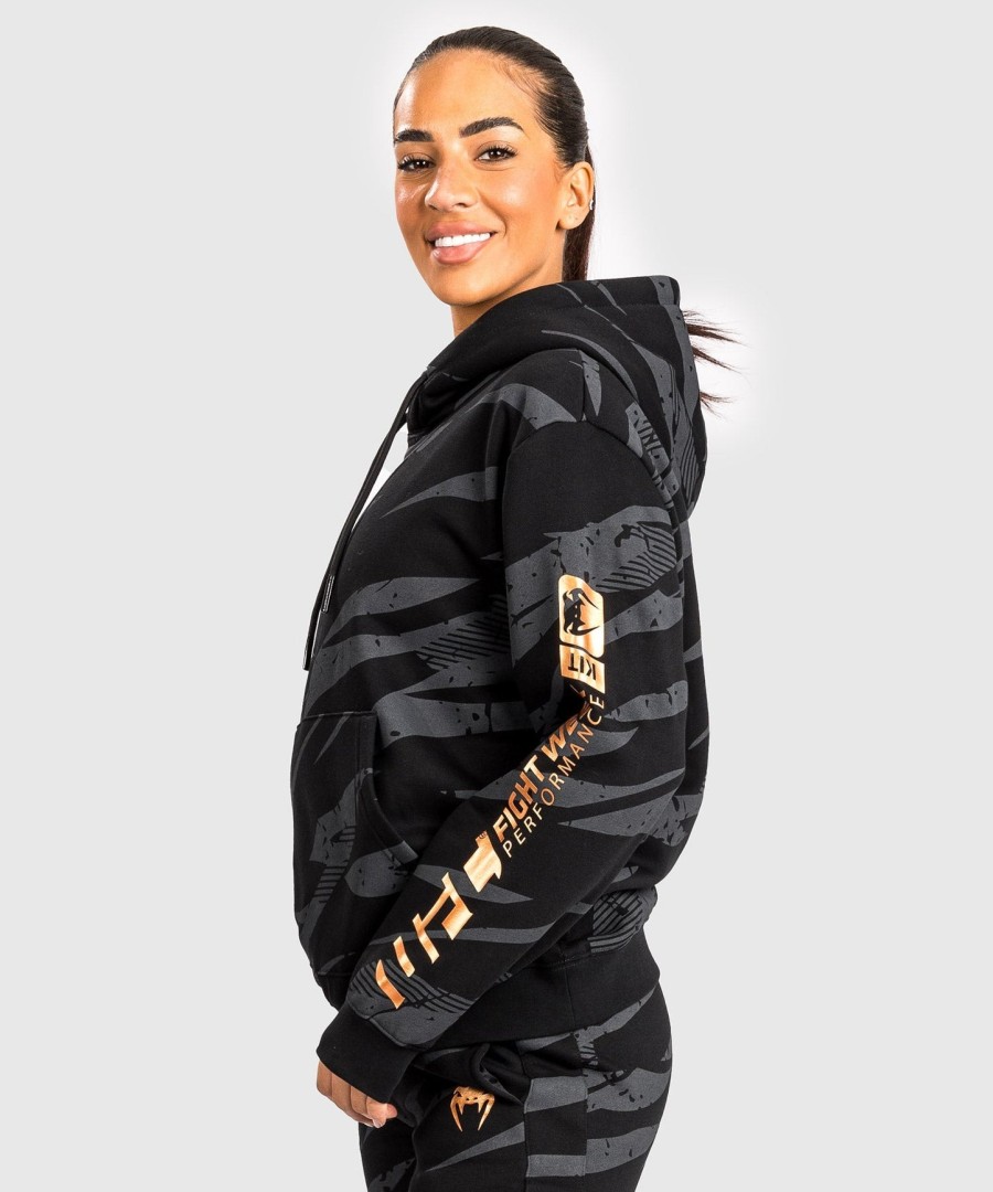 ufc adrenaline by venum fight week naisten huppari - urban camo