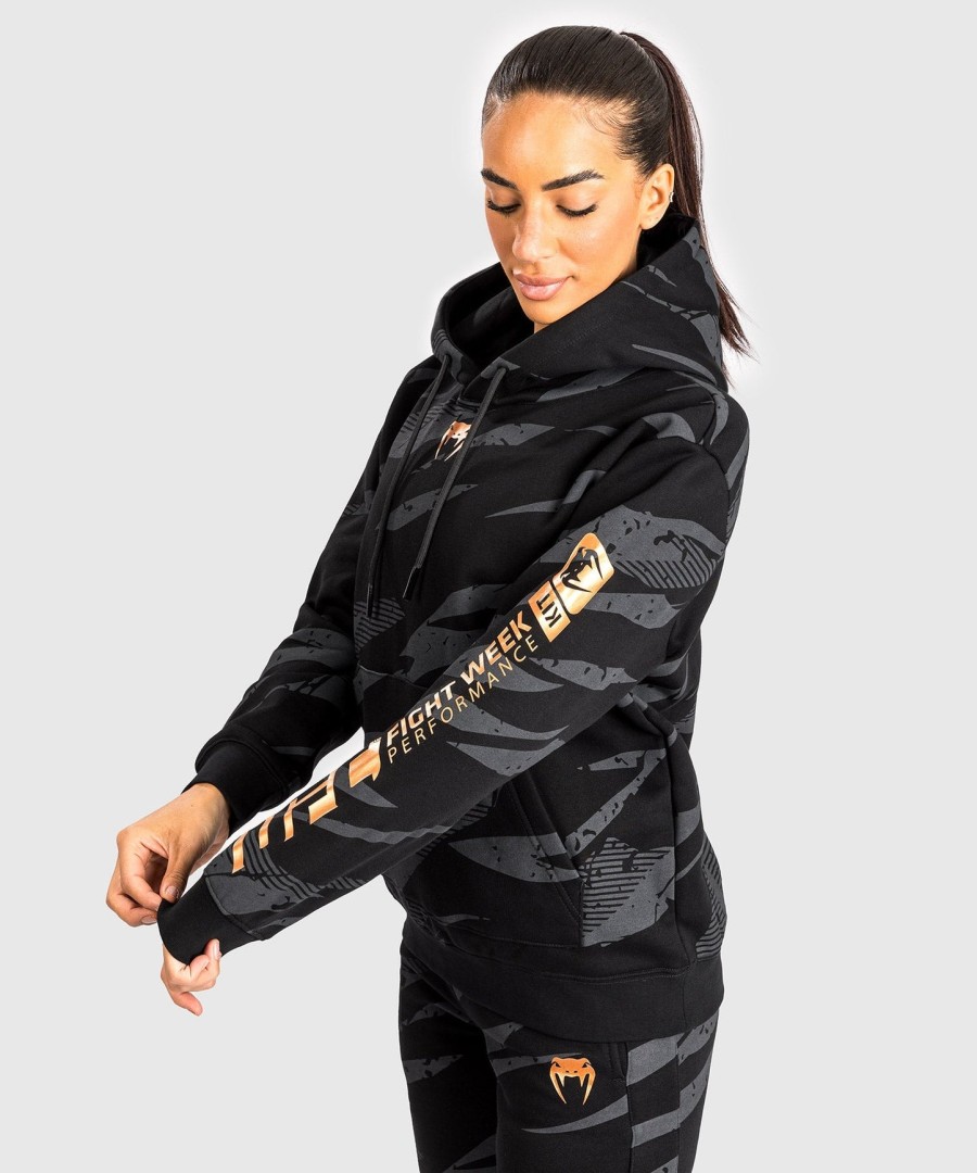 ufc adrenaline by venum fight week naisten huppari - urban camo