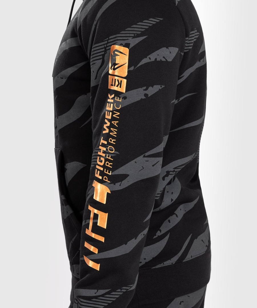 ufc adrenaline by venum fight week miesten huppari - urban camo