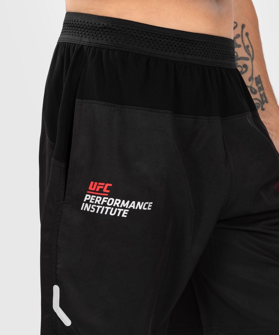 ufc venum performance institute 2.0 miesten performance shortsit - mustapunainen