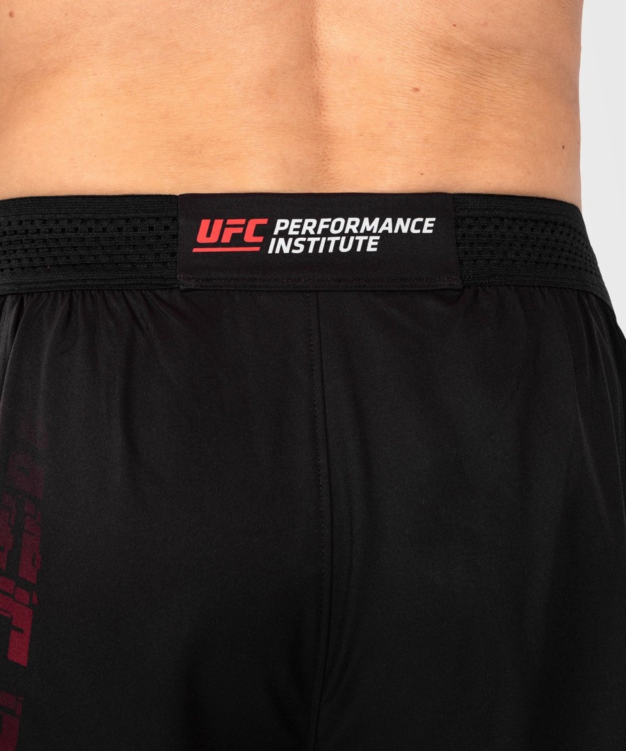ufc venum performance institute 2.0 miesten performance shortsit - mustapunainen